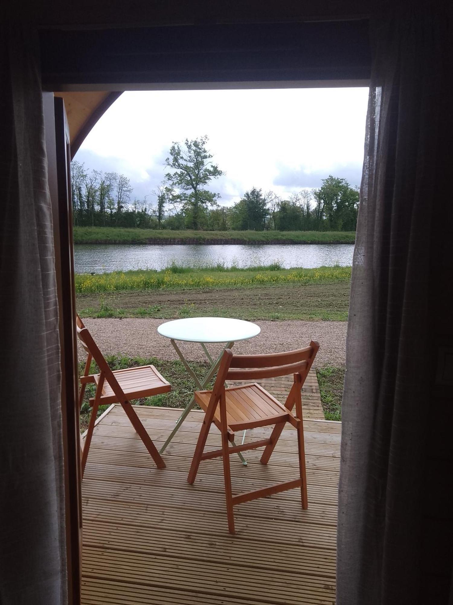 La Halte Du Canal Luthenay-Uxeloup Zimmer foto