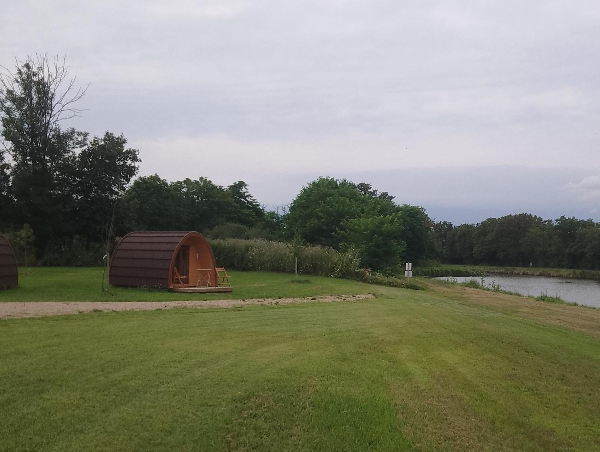 La Halte Du Canal Luthenay-Uxeloup Exterior foto